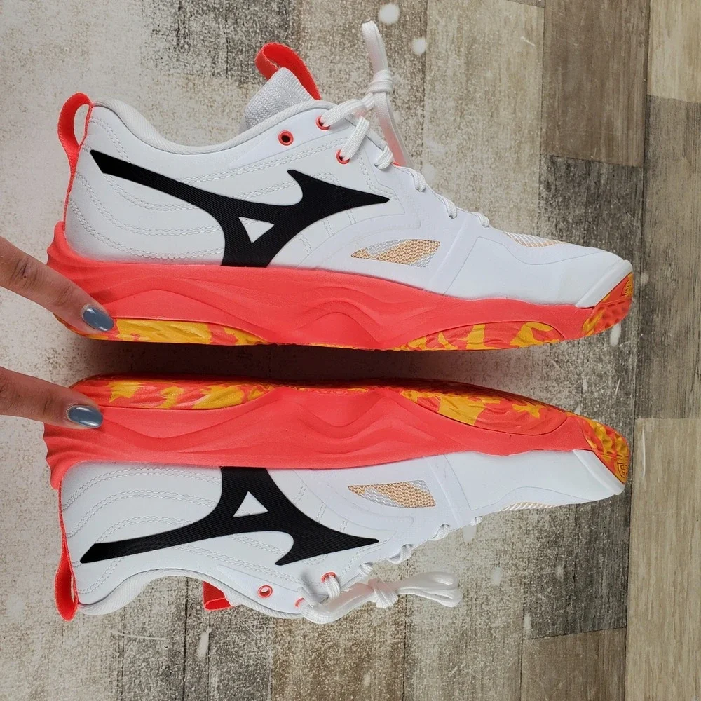 Mizuno Wave Momentum 4 Elite Mens 10.5 White Fiery Cora Sneakers